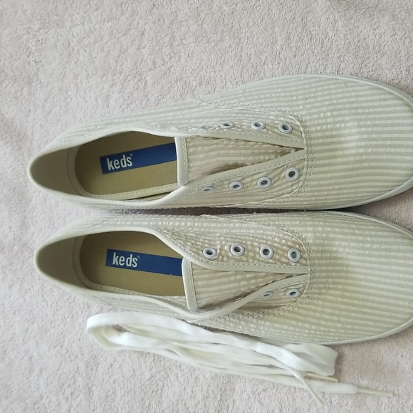 Keds Sneakers Size 6 Like New - Picture 2 of 8